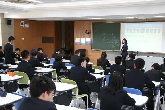 "举行中学公信力"政府教研活动在七宝初中探究要求语文政治阅读图片