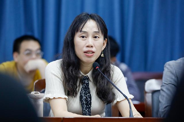 专家点评上海市第一师范附属小学副校长特级教师张燕指出,陈老师在